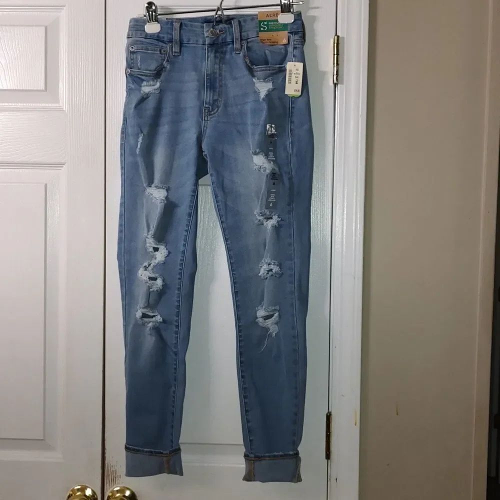 Aeropostale Seriously Stretchy  High Rise Curvy  Distressed Jeggings Sz 6 NWT